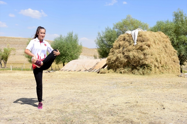 Altın madalya için Süphan Dağı eteklerinde antrenman yapıyor